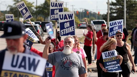 UAW strike 2023: Updates, news from the picket sites