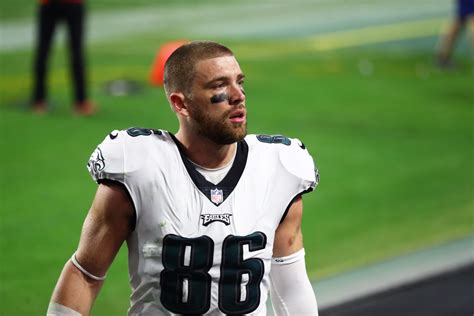 Philadelphia Eagles high asking price reportedly preventing Zach Ertz trade