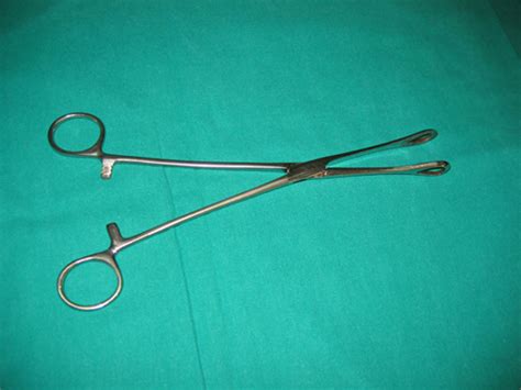 Sponge holder forceps types - Surgicaltechie.com