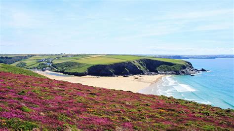 Mawgan Porth Beach to Harlyn Bay walk, Cornwall | The Outdoor Guide