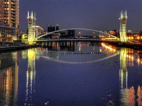 Lowry Bridge © David Dixon cc-by-sa/2.0 :: Geograph Britain and Ireland