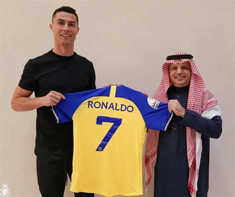 Cristiano Ronaldo signs with Saudi Arabian club Al Nassr, becomes highest-paid football player ...