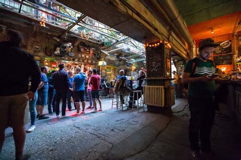 Guided tour around the ruin bars of Budapest | OutdoorTrip