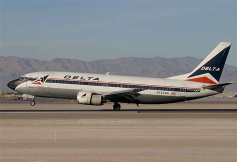 File:Delta Air Lines Boeing 737-300 KvW.jpg - Wikimedia Commons