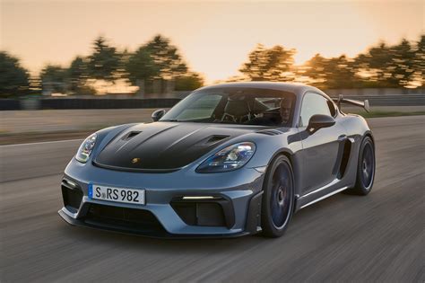 Can the 2023 Porsche 718 Cayman GT4 RS Take on a 911 GT3?