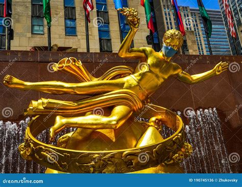 Plaza At The Rockefeller Center With The Statue Of Prometheus Editorial ...