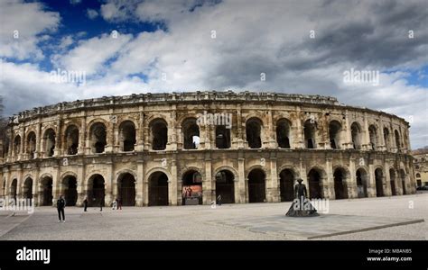 Nimes amphitheatre hi-res stock photography and images - Alamy