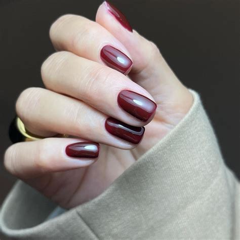 13 Trendy Fall 2023 Nail Polish Colors, From Cherry Mocha To Chrome