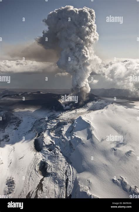 Volcanic Ash Cloud from Eyjafjallajokull Volcano Eruption, Iceland Stock Photo: 29236641 - Alamy