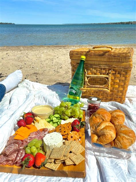 Beach Picnic | Picnic date food, Beach picnic, Charcuterie picnic