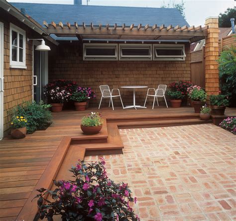 Free building plan for a transitional backyard deck - Sunset Magazine