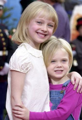 The Fanning sisters | Celebrity siblings, Celebrity families, Young celebrities