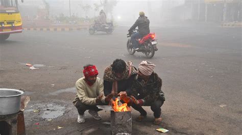 Aaj Ka Mausam: नए साल के पहले दिन दिल्ली, पंजाब और हरियाणा में घना कोहरा, जानिए मौसम विभाग का ...