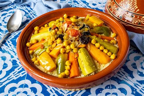 Cuscús marroquí con verduras, rico plato tradicional