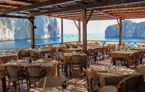 Restaurant on Capri with a view of the Faraglioni - Da Luigi