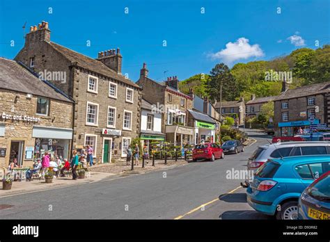 Settle yorkshire town hi-res stock photography and images - Alamy