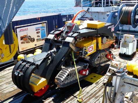 Deep-sea mining system for polymetallic nodules in the oceanic abyss ...