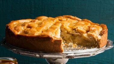 Apple Crostata with Spiced Caramel Sauce Recipe | Epicurious