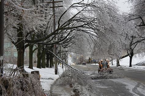 Ice storm projected to cost Toronto $106 million