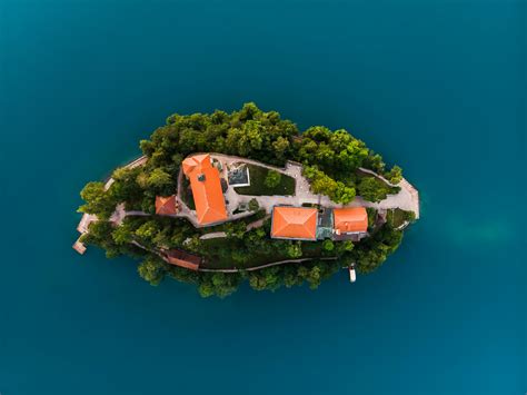 Aerial Photography of an Island · Free Stock Photo