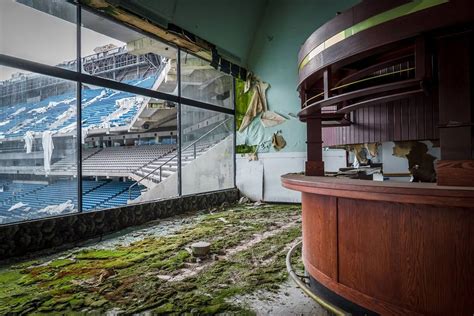 Eerie pictures of the Pontiac Silverdome in Detroit's which has been ...