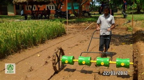 Manual Rice Seeder at best price INR 4,800 / Piece in Coimbatore Tamil Nadu from KSNM Marketing ...