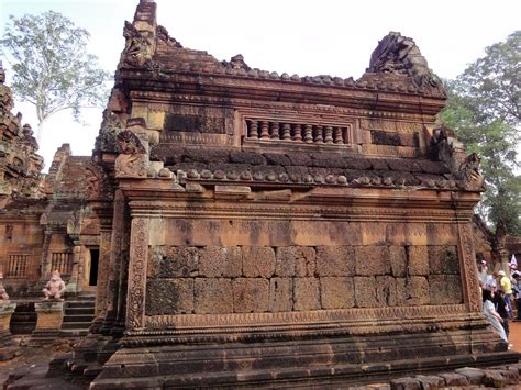 Asisbiz Banteay Srei Temple innately carved sandstone libraries 05