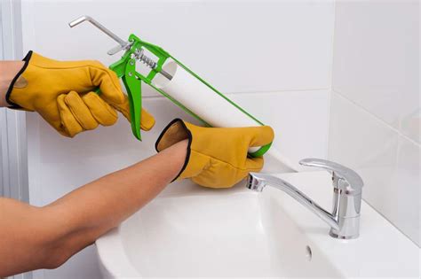 7 Types Of Caulk For The Bathroom [And Which To Choose]