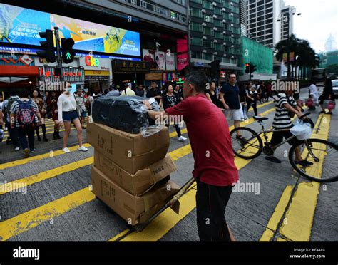 Chungking mansions hong kong hi-res stock photography and images - Alamy