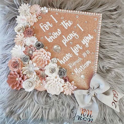 44 Best Graduation Cap Ideas We’re Obsessing Over - By Sophia Lee