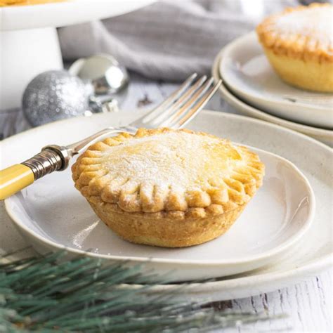 Easy Shortcrust Mince Pies - Crumbs and Corkscrews