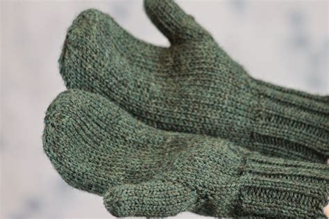 Balls to the Walls Knits: Doug Fir Mittens