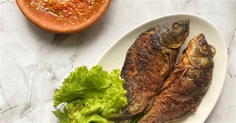 Resep Ikan Mas Goreng Bumbu Kuning oleh Rini Dwi Astuti - Cookpad