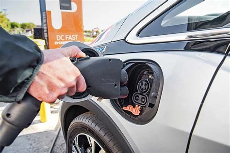 GM, Bechtel to build EV charging stations in U.S. | Automotive News