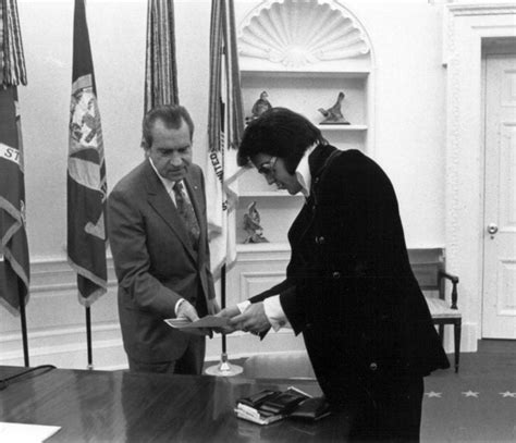 Remember that time Elvis Presley asked President Nixon to make him a federal agent? - Click ...