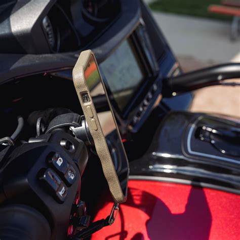 nomad™ Universal Phone Mount