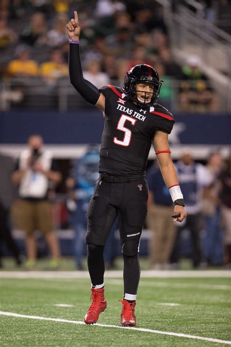 Cool Patrick Mahomes Wallpaper : Patrick Mahomes Wallpaper | goawall