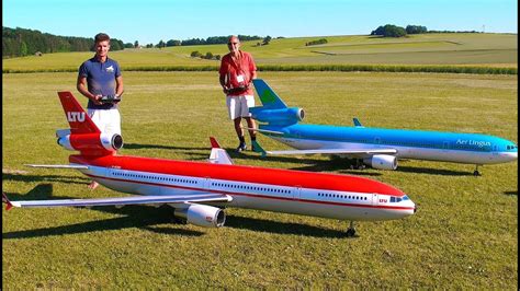 INCREDIBLE !! 2 HUGE RC MD-11 PASSENGER SCALE MODEL TURBINE JET AIRLINER SYNCRO FLIGHT ...