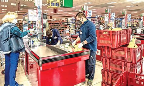 Italy’s service sector emerges slowly from lockdown crises - GulfToday