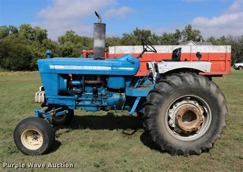 Ford 5000 tractor in Ellinwood, KS | Item DD0045 sold | Purple Wave