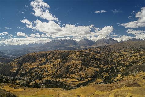 พื้นหลังCordillera Negra ในเปรู อเมริกาใต้ การปีนเขา Cordillera Negra รูปถ่าย และรูปภาพสำหรับ ...