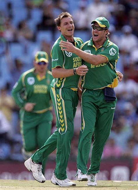 Dale Steyn and AB de Villiers celebrate Callum Ferguson's wicket ...