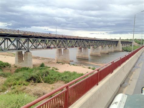 Border jumper falls off bridge into crocodile infested Limpopo - VIDEO ...