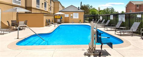 Hotel with Outdoor Pool in Indiana | Fairfield Inn Evansville East