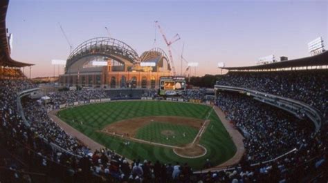 County Stadium - History, Photos and more of the Milwaukee Brewers ...