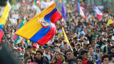 Colombia marcha pacíficamente en el séptimo día de movilizaciones