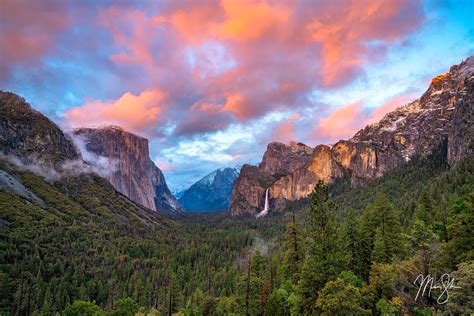 Tunnel View Sunset | Tunnel View, Yosemite National Park, California | Mickey Shannon Photography