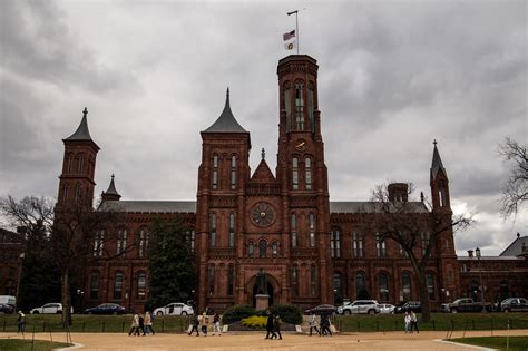 The Smithsonian Castle needs a major renovation, but the popular museums keep getting the cash ...