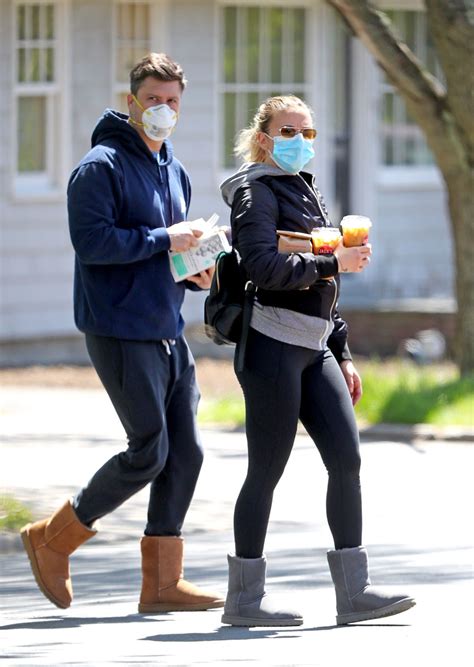 SCARLETT JOHANSSON and Colin Jost Wearing Mask Out in The Hamptons 05/14/2020 – HawtCelebs