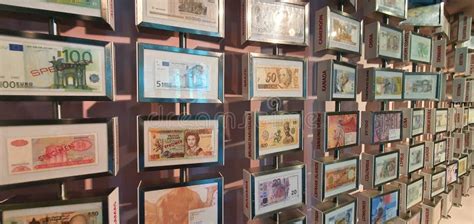 Currency Notes of Countries Around the World Editorial Image - Image of collection, multi: 170309235